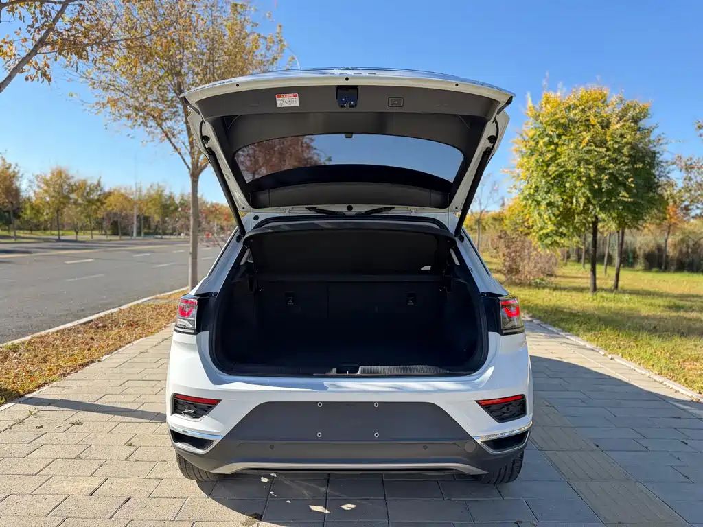 Volkswagen T-Roc — миниатюра 16