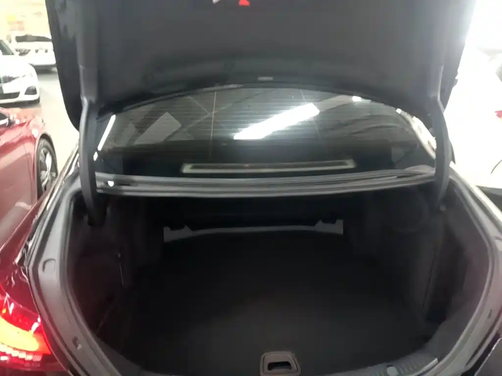 Mercedes-Benz E-Class — миниатюра 19