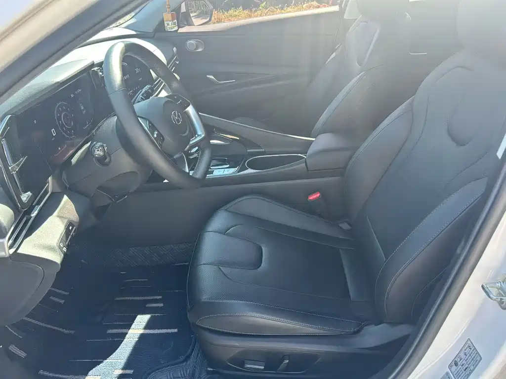Hyundai Elantra — миниатюра 5
