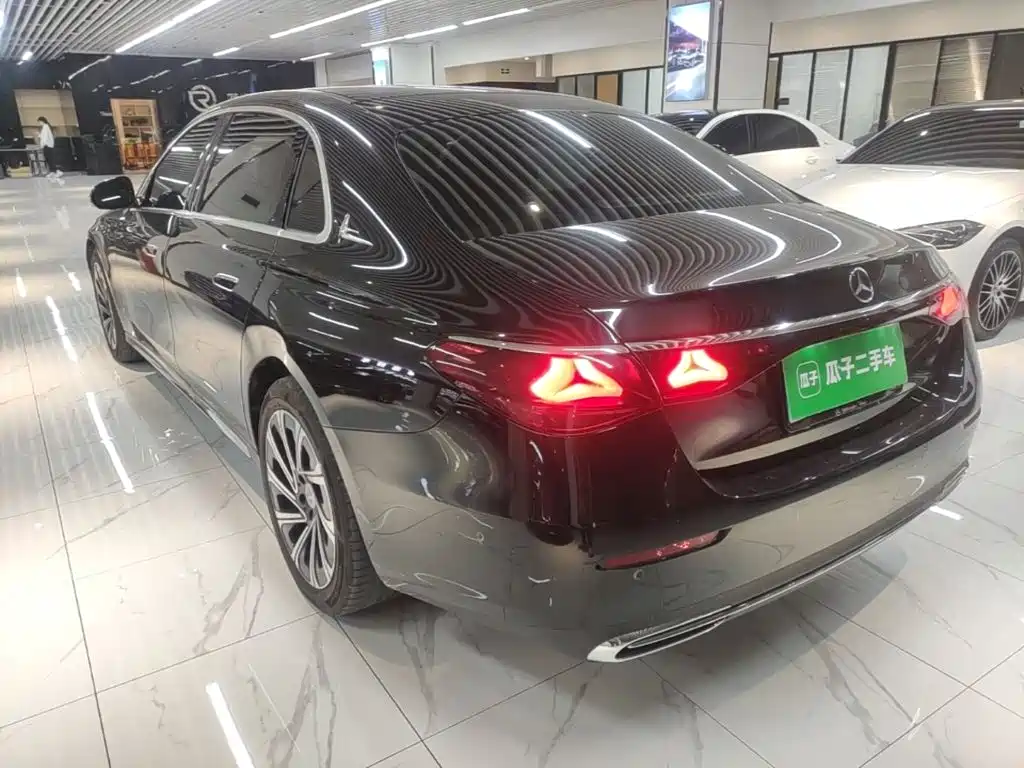 Mercedes-Benz E-Class — миниатюра 5