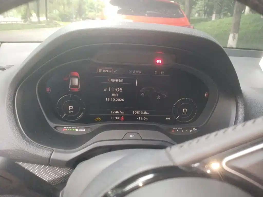 Audi Q2L e-tron — миниатюра 12