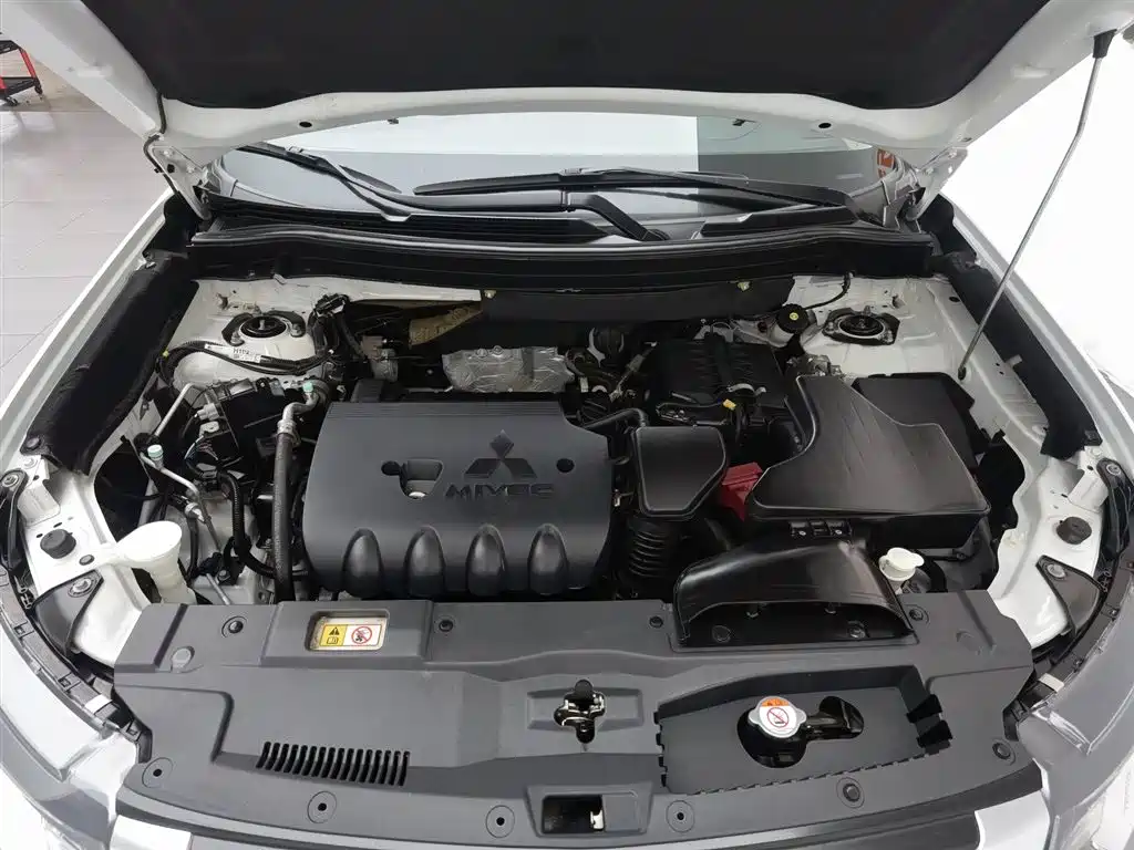 Mitsubishi Outlander 2016 2.4L Luxury 7 мест