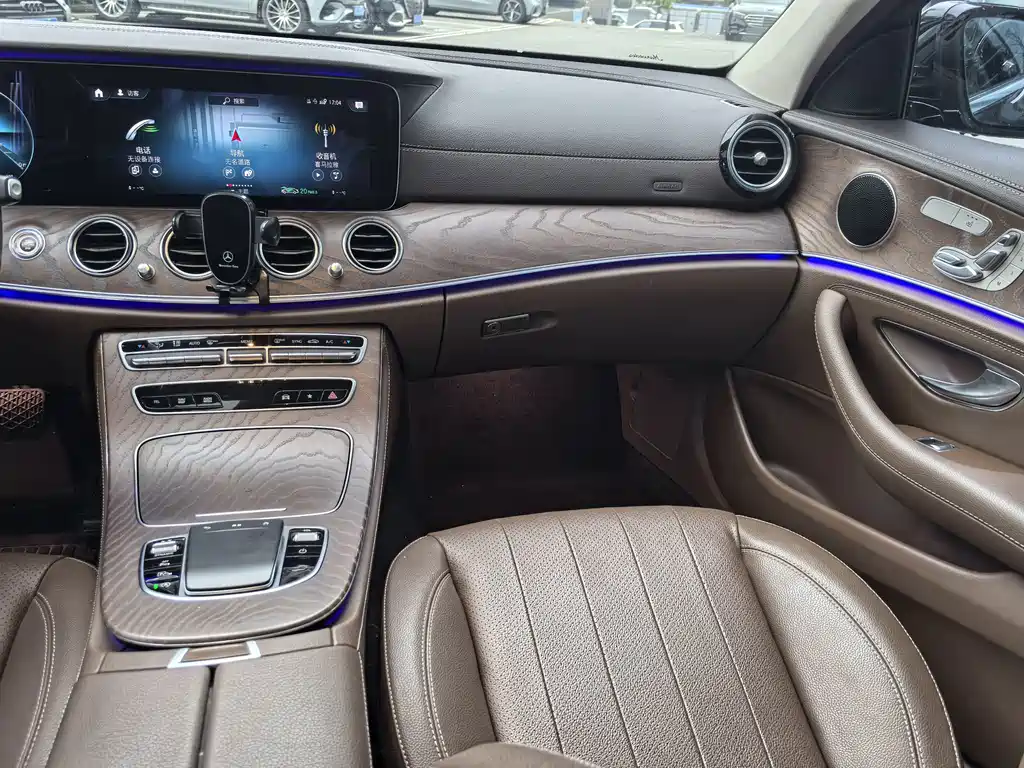 Mercedes-Benz E-Class — миниатюра 16