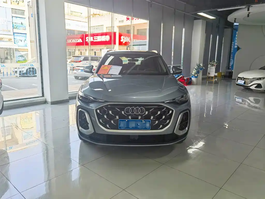 Audi Q5L — миниатюра 2