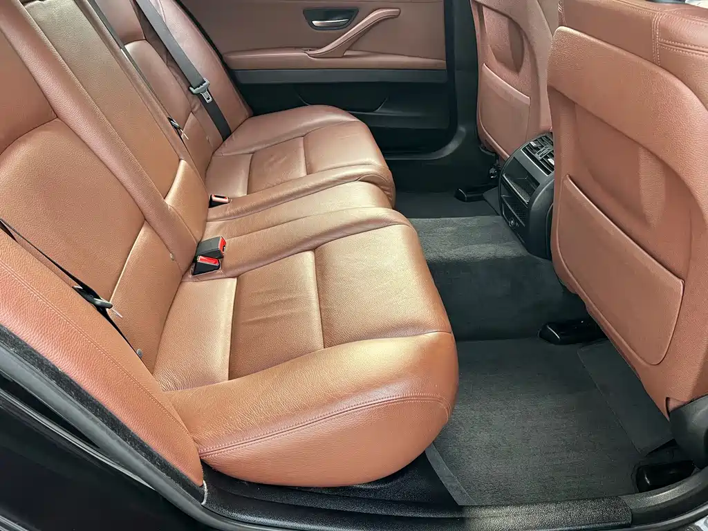 BMW 5 Series — миниатюра 11