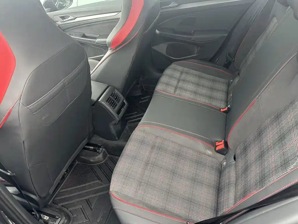 Volkswagen Golf GTI — миниатюра 12