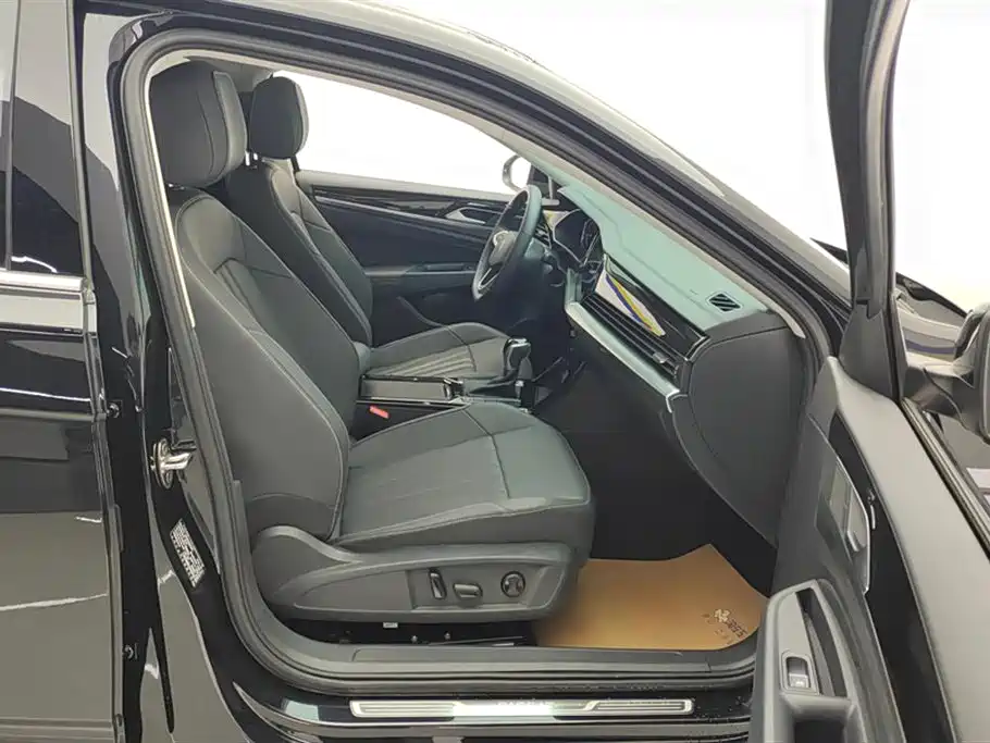 Volkswagen Passat 2025 330TSI Elite