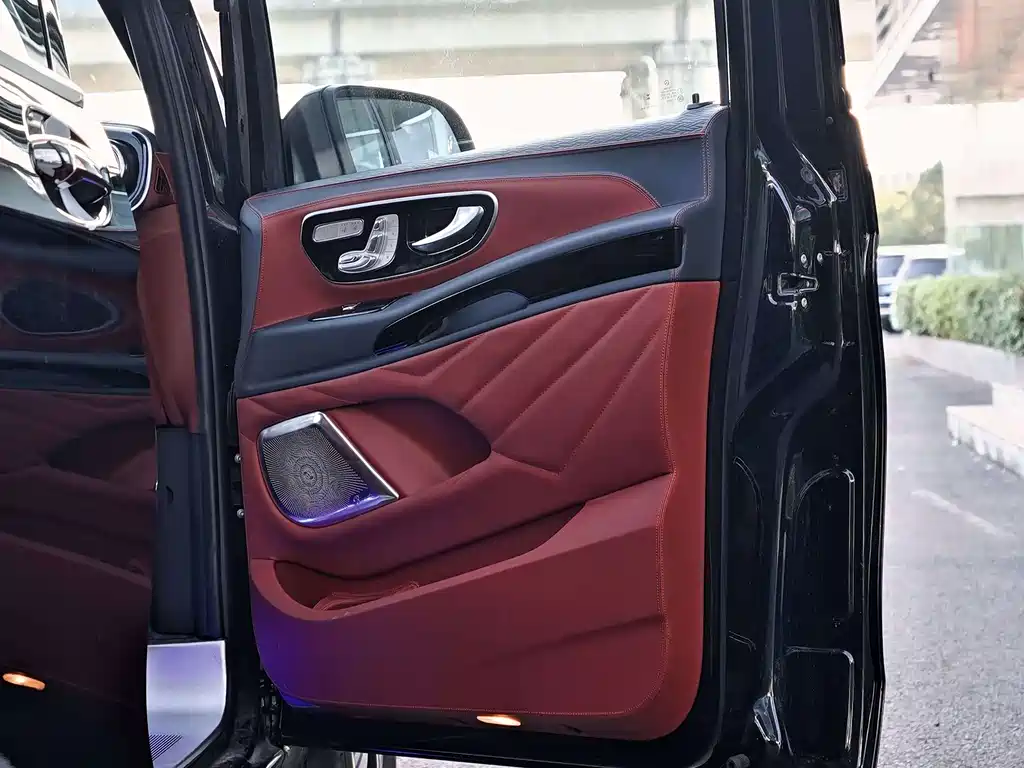 Mercedes-Benz Vito 2024 2.0T Elite 7 мест
