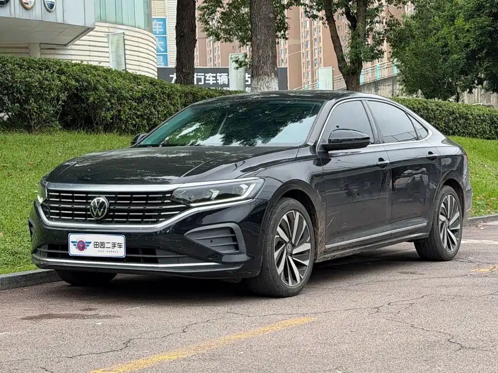 帕萨特 2025款 出众款 380TSI 龙耀版 2025