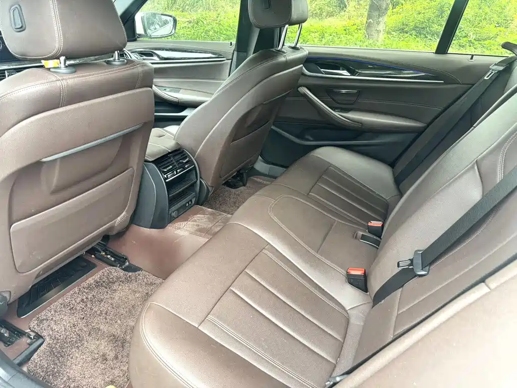 BMW 5 Series — миниатюра 5