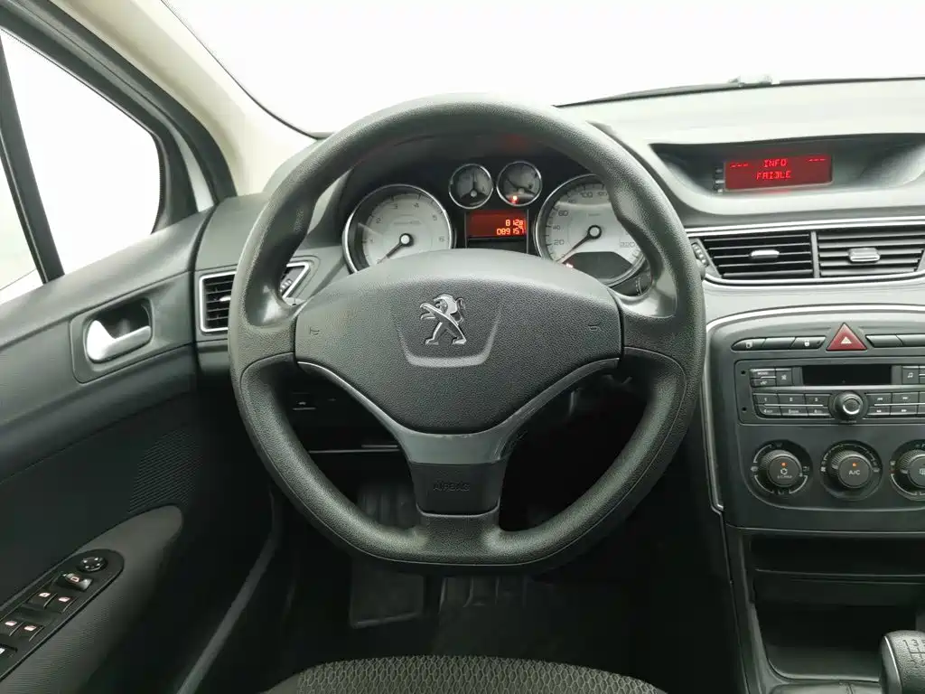 Peugeot 308 — миниатюра 11