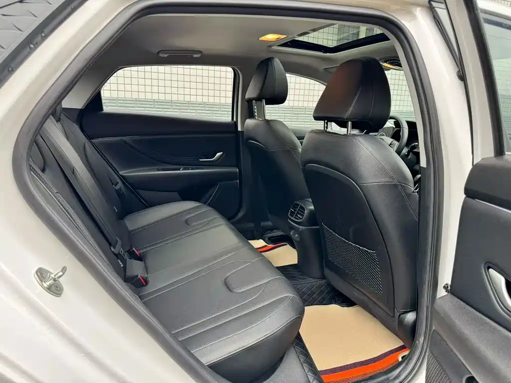 Hyundai Elantra — миниатюра 6