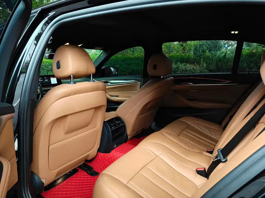 BMW 5 Series — миниатюра 7