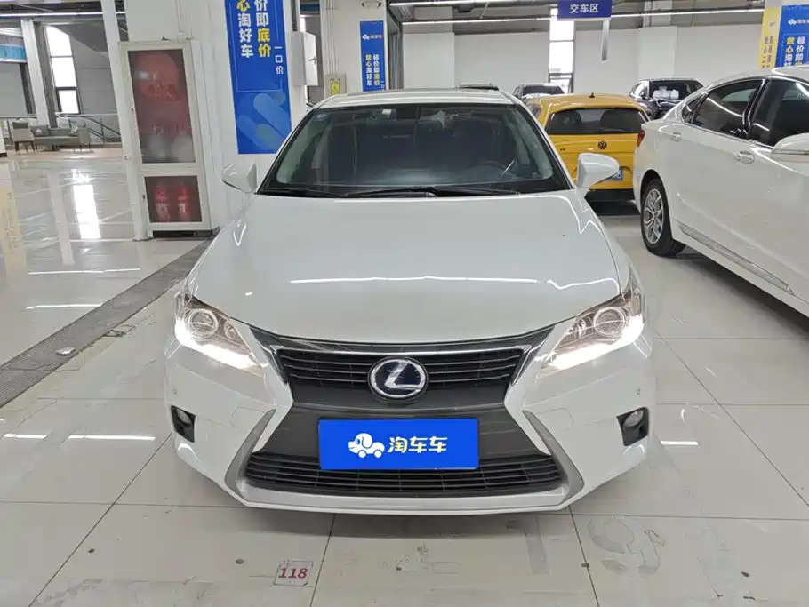 Lexus CT — миниатюра 2