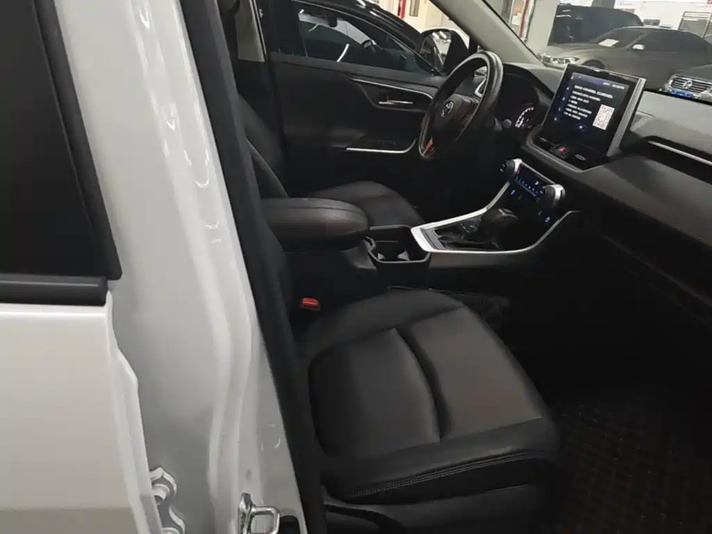 Toyota RAV4 — миниатюра 25