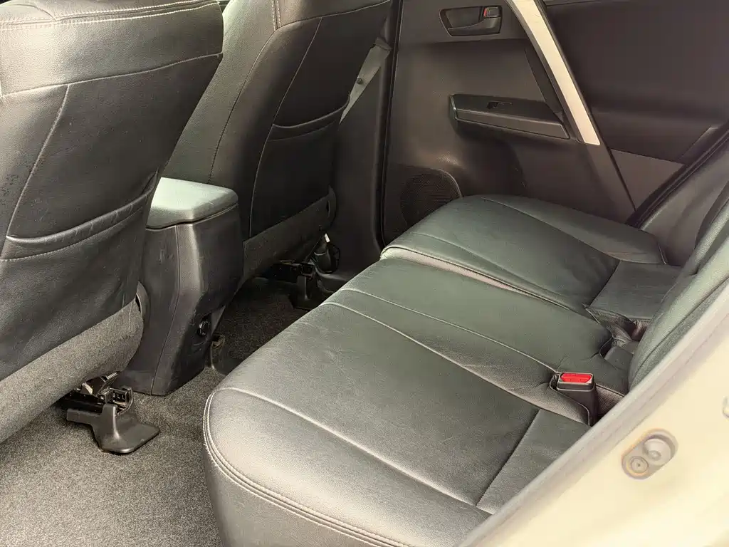 Toyota RAV4 — миниатюра 11