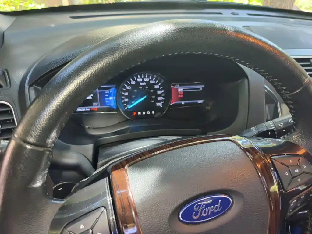 Ford Explorer (Import) — миниатюра 4