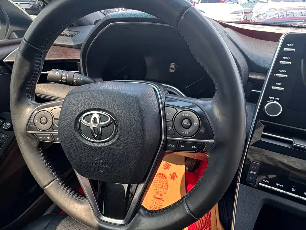 Toyota Avalon — миниатюра 8