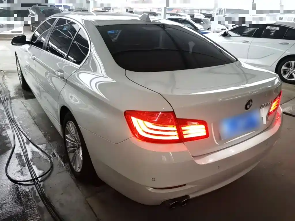 BMW 5 Series — миниатюра 5