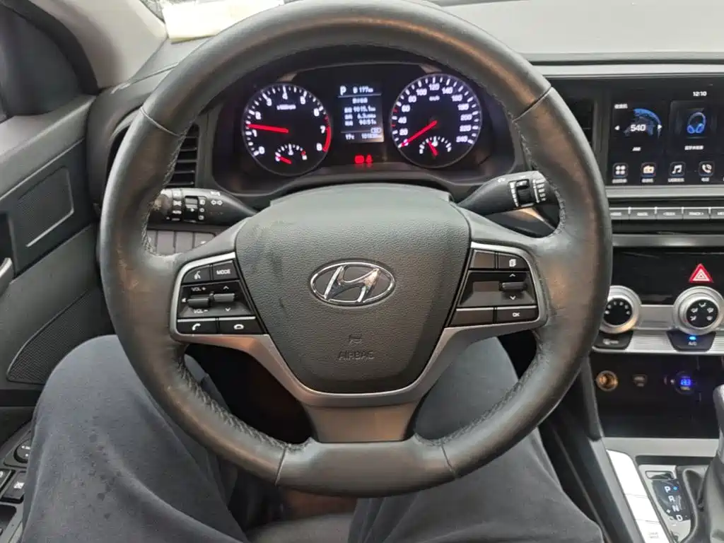 Hyundai Elantra — миниатюра 11