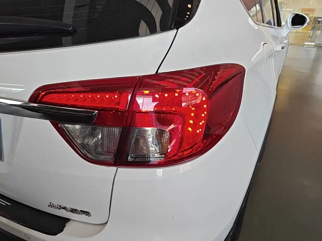 Buick Envision Plus — миниатюра 8