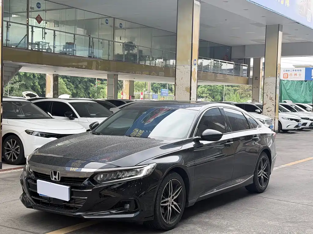 Honda Accord 2022 260TURBO Night Vision · Premium Edition