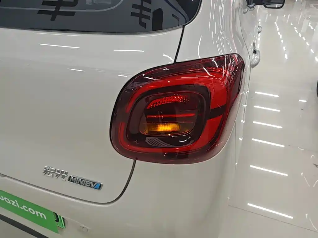 Wuling MINIEV — миниатюра 8