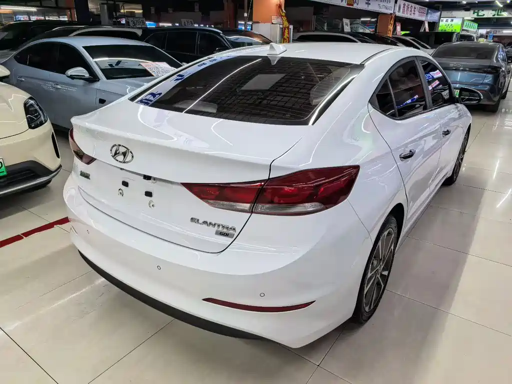 Hyundai Elantra — миниатюра 4