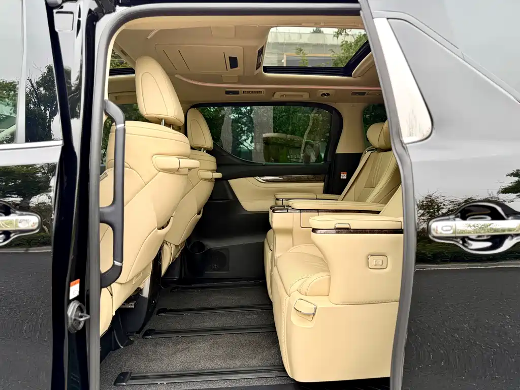 Toyota Vellfire — миниатюра 14