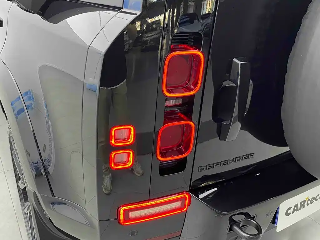 Land Rover Defender — миниатюра 7