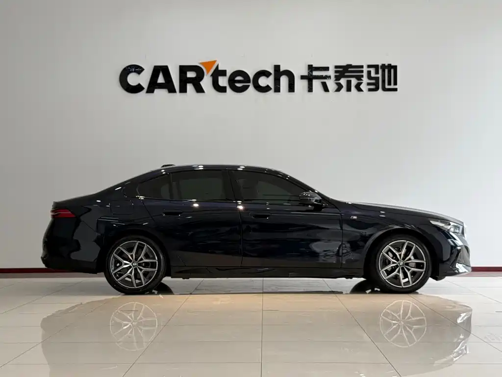 BMW 5 Series (Import) — миниатюра 17