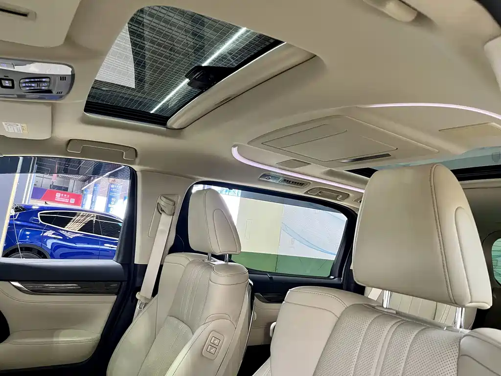 Toyota Alphard — миниатюра 12