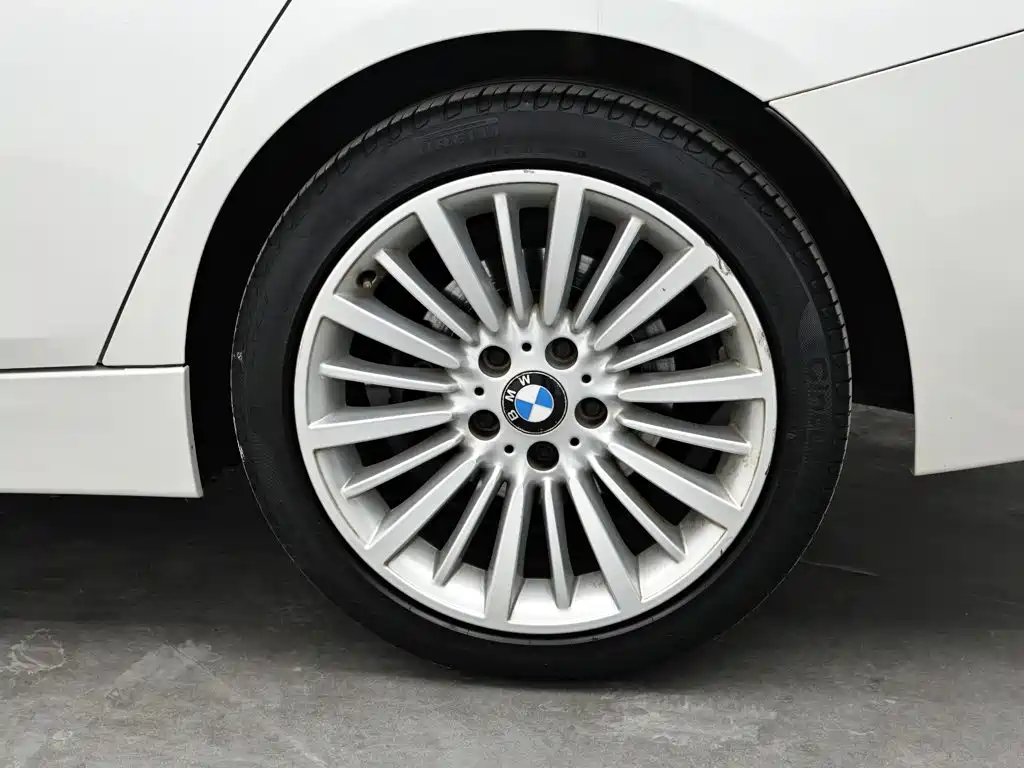 BMW 3 Series — миниатюра 9