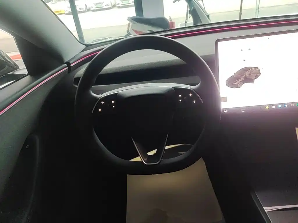 Tesla Model 3 — миниатюра 11