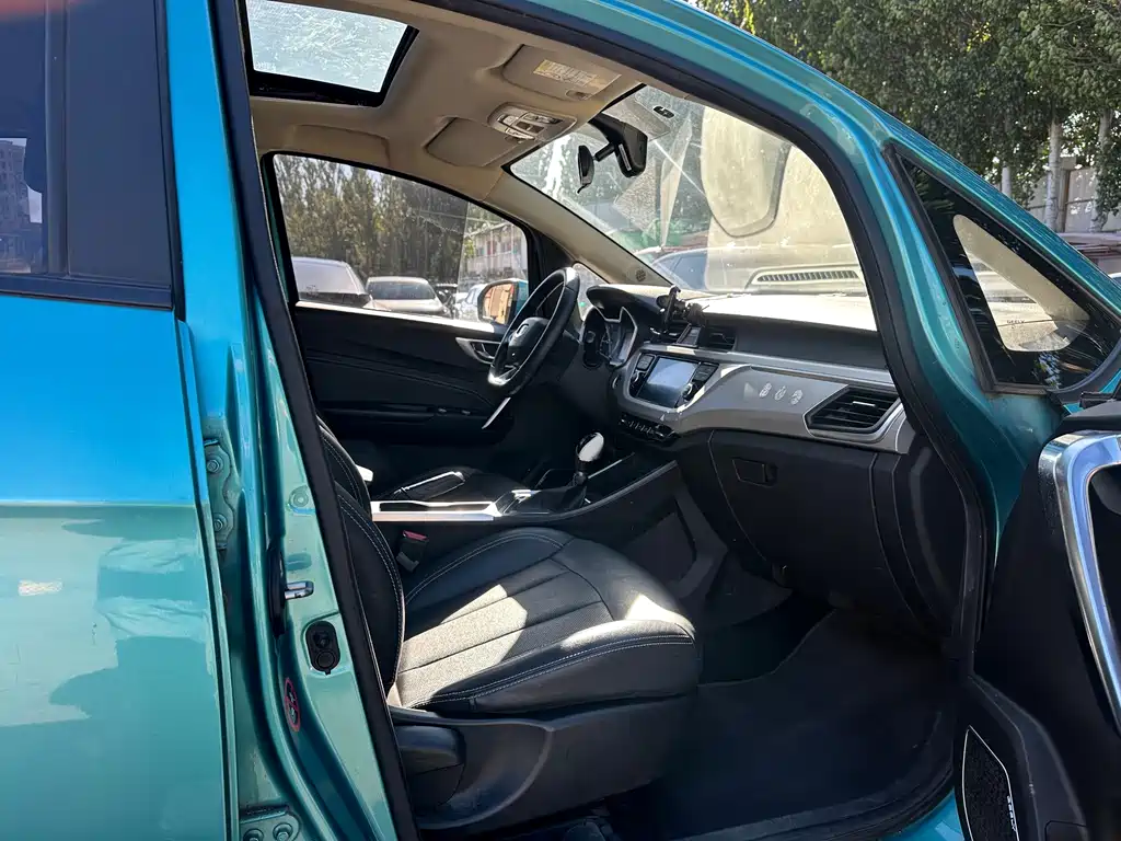 Geely Vision X3 — миниатюра 14