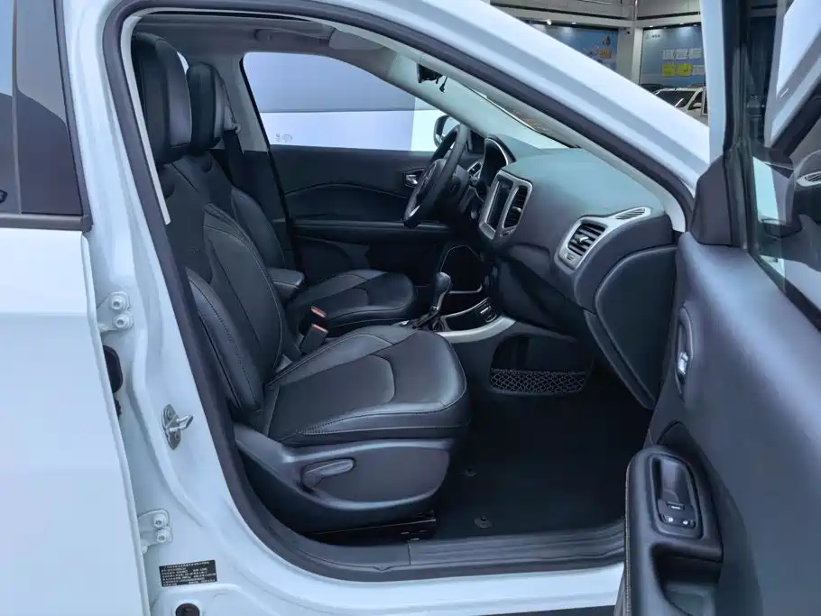 Jeep Compass — миниатюра 8