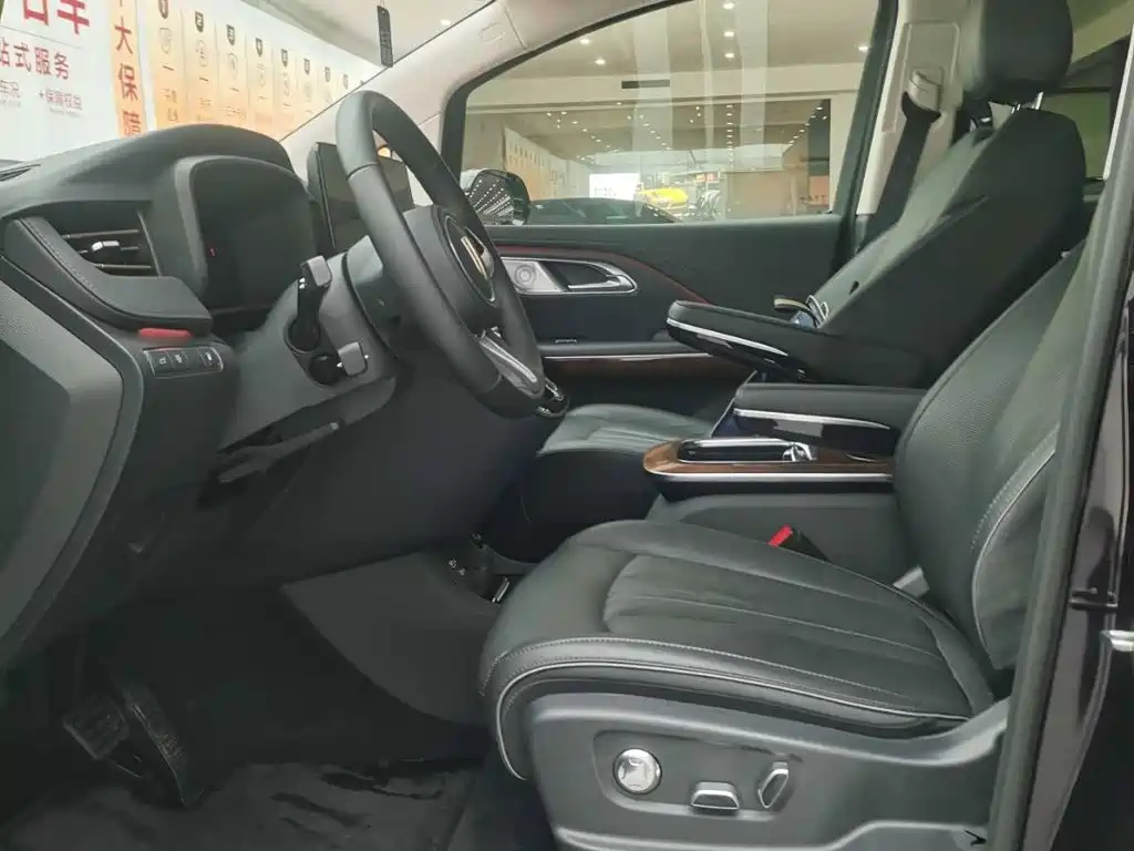 Hongqi Hongqi HQ9 PHEV — миниатюра 4