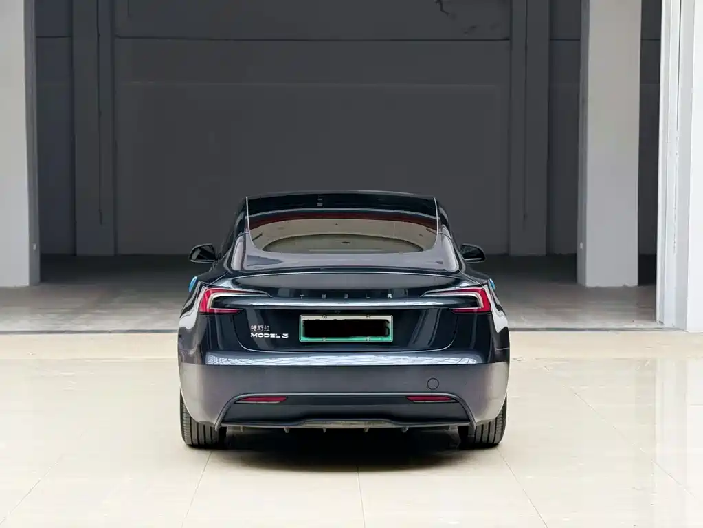 Tesla Model 3 — миниатюра 9