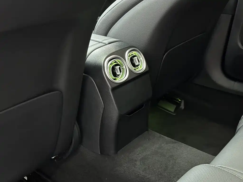 Mercedes-Benz C-Class — миниатюра 19