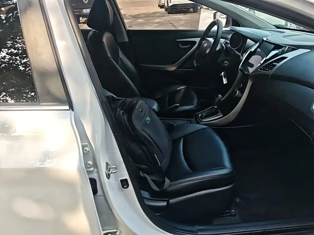 Hyundai Elantra Langdong — миниатюра 25