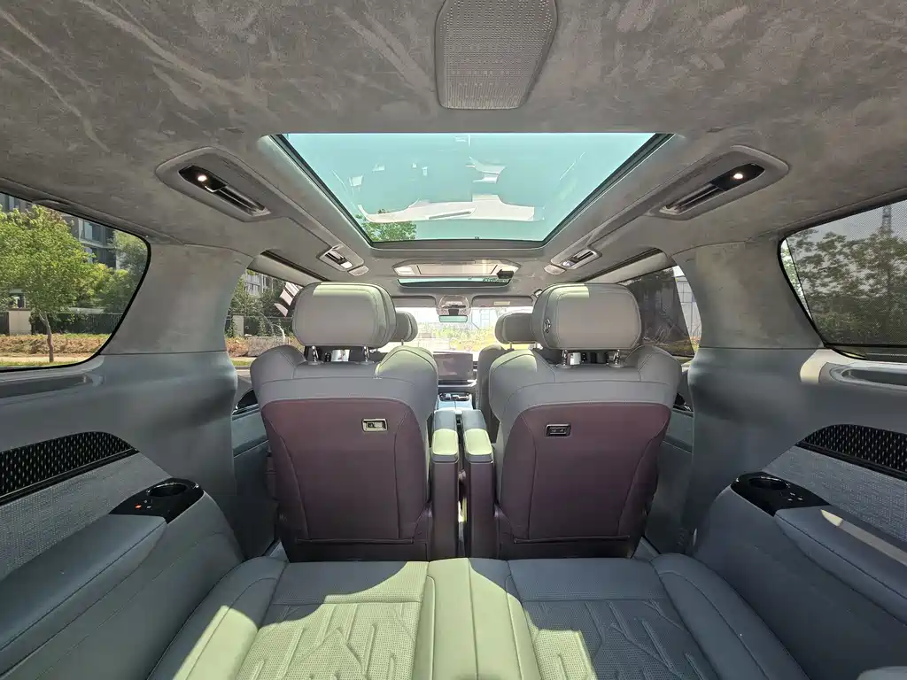 Zeekr 009 2024 мест Executive 108kWh