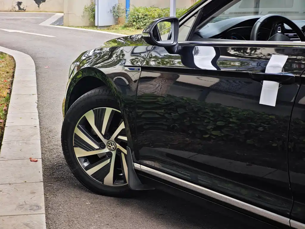 Volkswagen Magotan PHEV — миниатюра 7