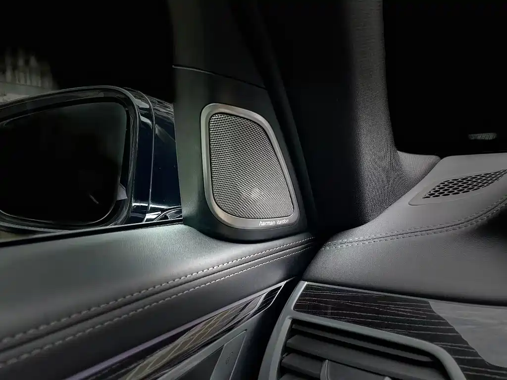 BMW 7 Series — миниатюра 7