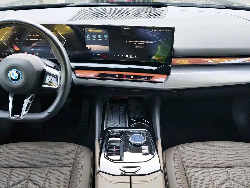 BMW i5 — миниатюра 9