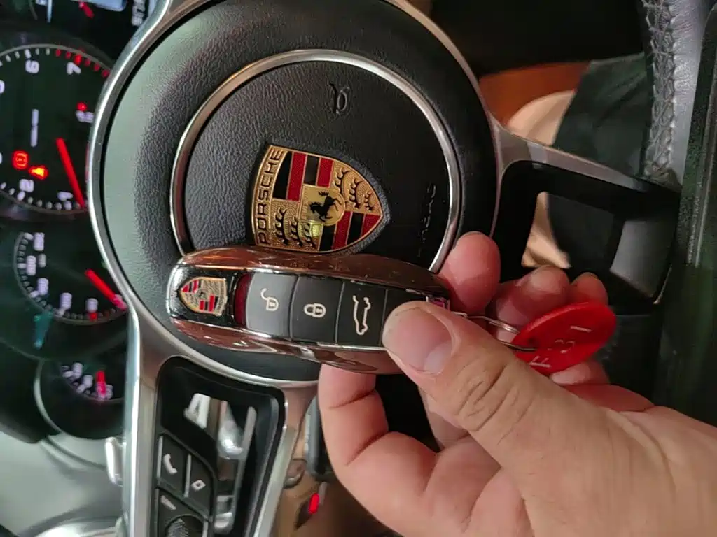 Porsche Cayenne — миниатюра 9