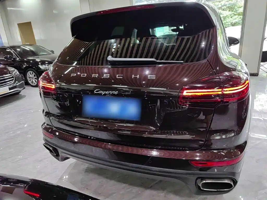 Porsche Cayenne — миниатюра 6