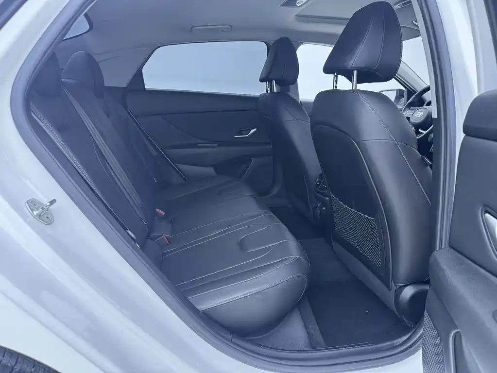 Hyundai Elantra — миниатюра 16