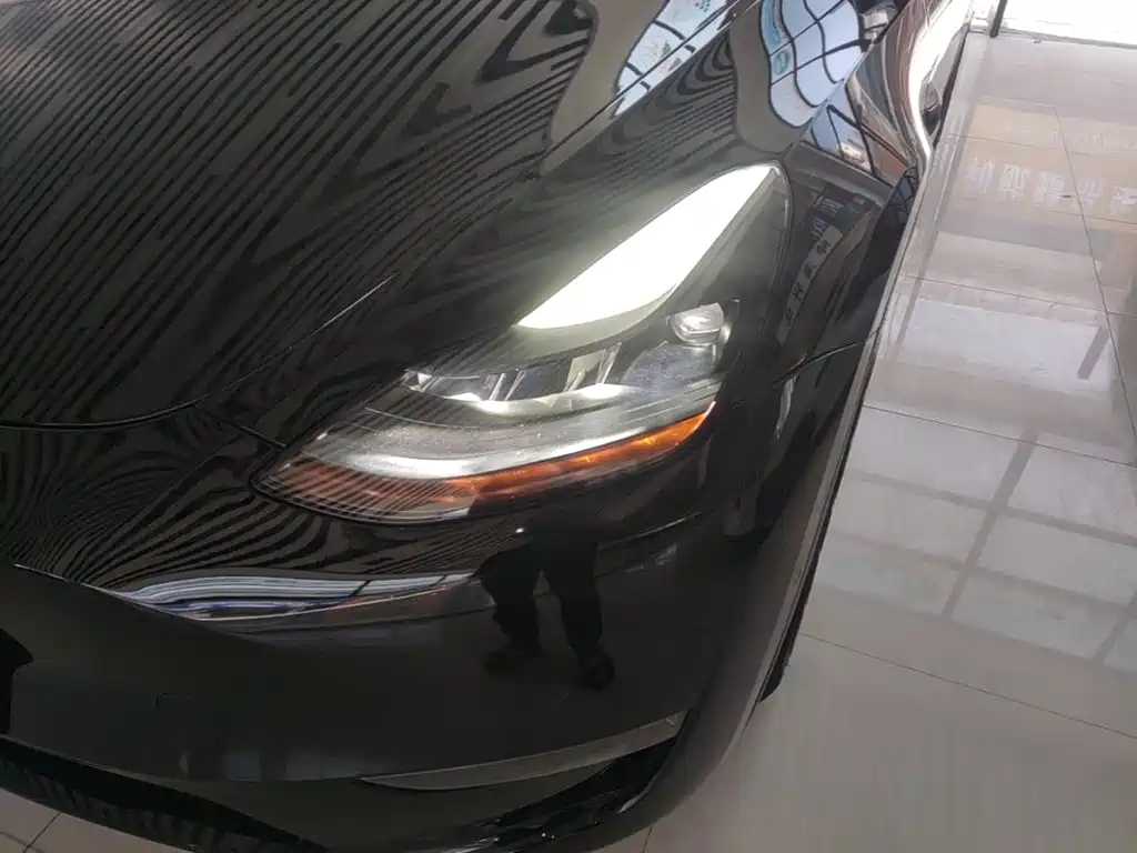 Tesla Model Y — миниатюра 24