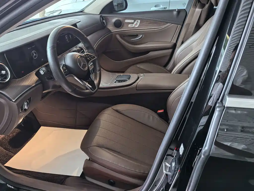 Mercedes-Benz E-Class — миниатюра 5