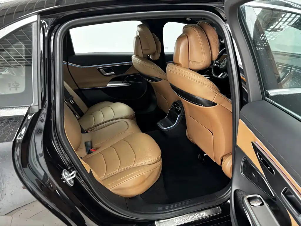 Mercedes-Benz E-Class — миниатюра 22
